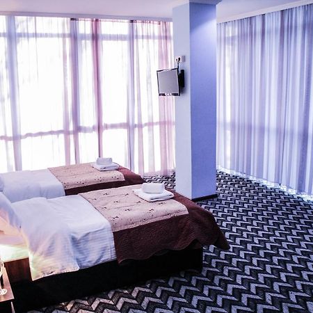 Royal Georgia Hotel Тбилиси Стая снимка