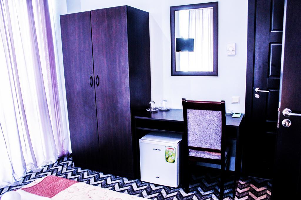 Royal Georgia Hotel Тбилиси Стая снимка