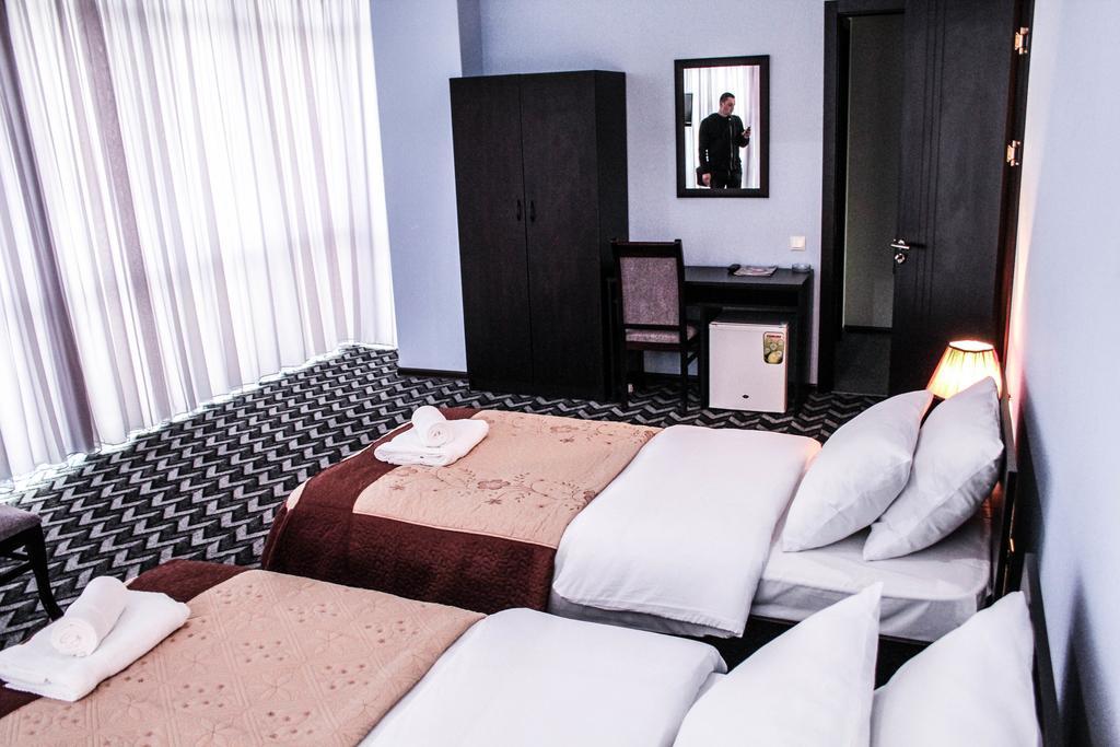 Royal Georgia Hotel Тбилиси Стая снимка