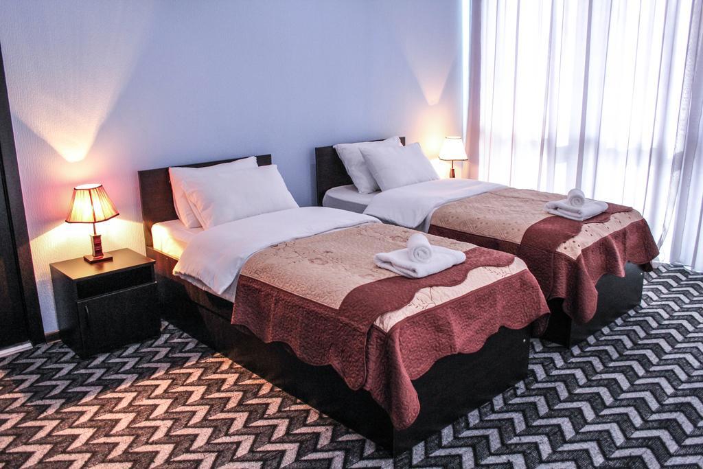 Royal Georgia Hotel Тбилиси Стая снимка