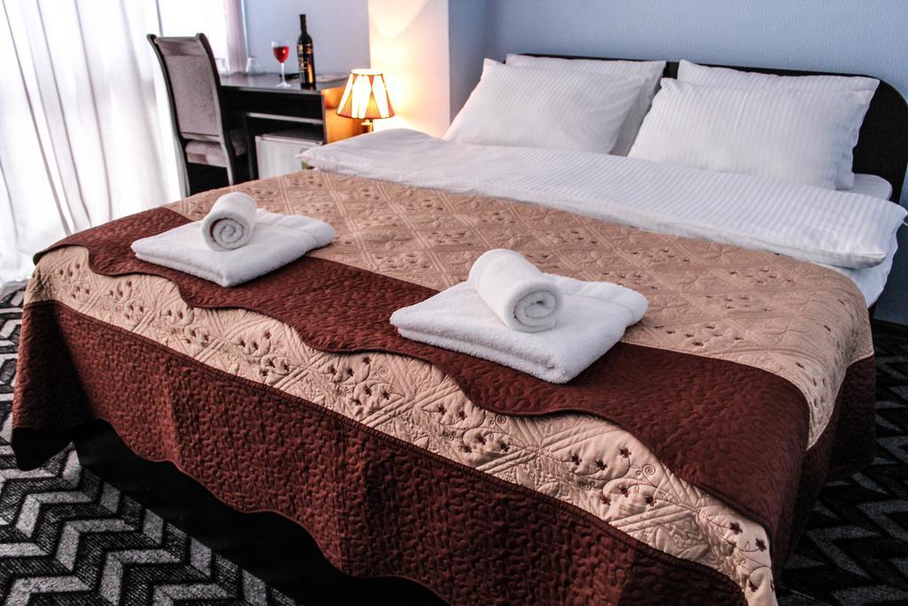 Royal Georgia Hotel Тбилиси Стая снимка