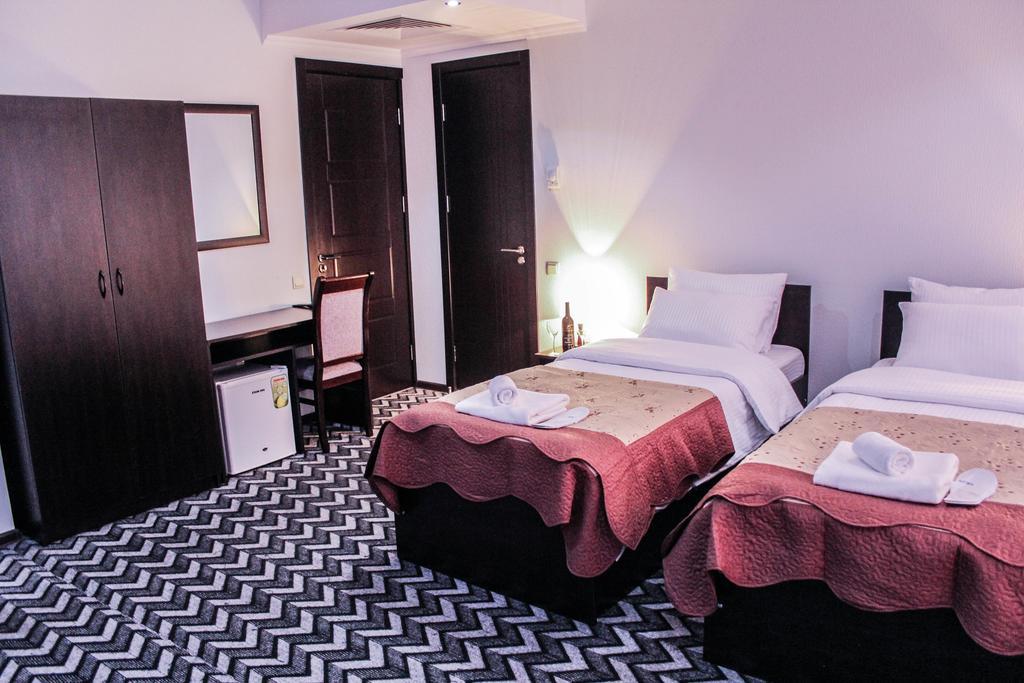 Royal Georgia Hotel Тбилиси Стая снимка