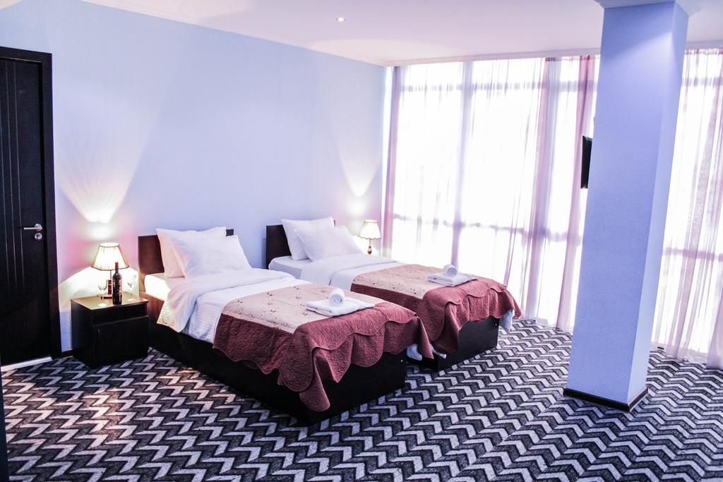 Royal Georgia Hotel Тбилиси Стая снимка