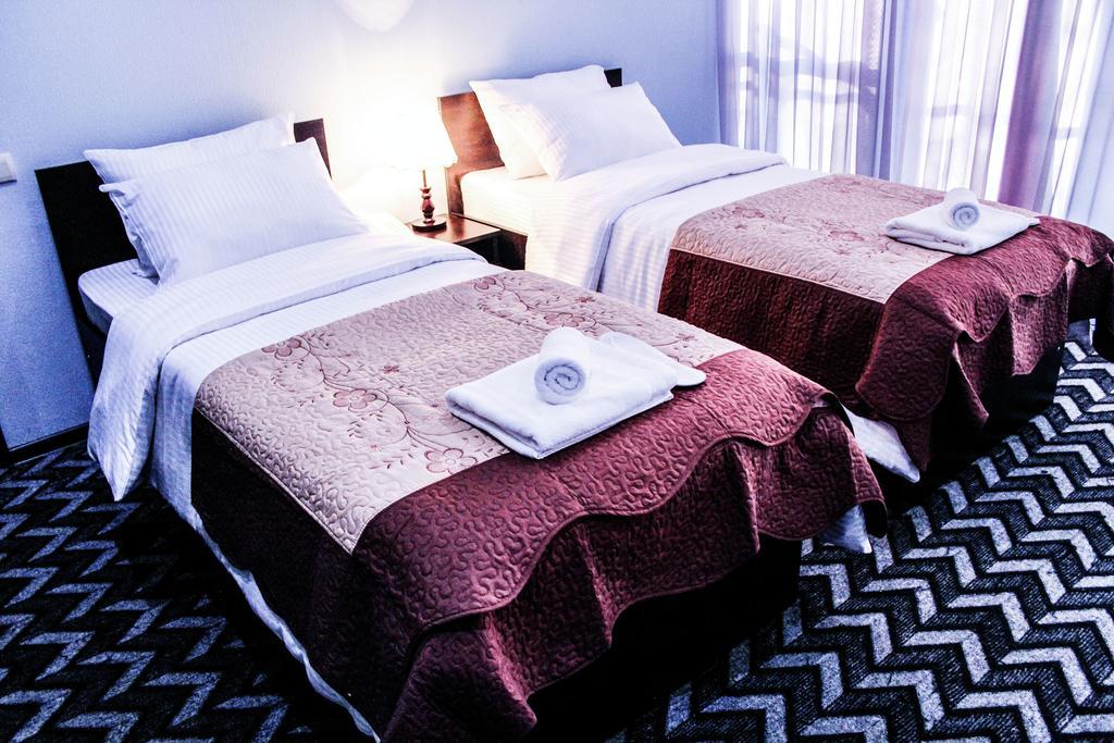 Royal Georgia Hotel Тбилиси Стая снимка