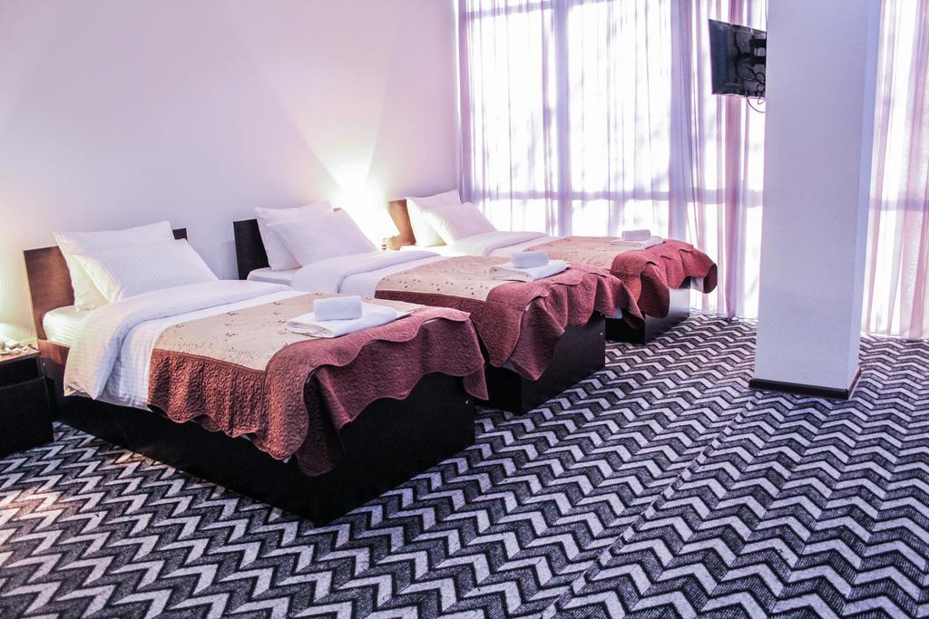 Royal Georgia Hotel Тбилиси Стая снимка